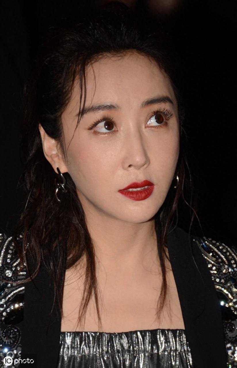 “展昭”严屹宽的老婆杜若溪,是郭靖宇的御用演员,本人也很漂亮