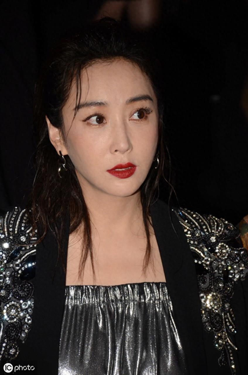 “展昭”严屹宽的老婆杜若溪,是郭靖宇的御用演员,本人也很漂亮