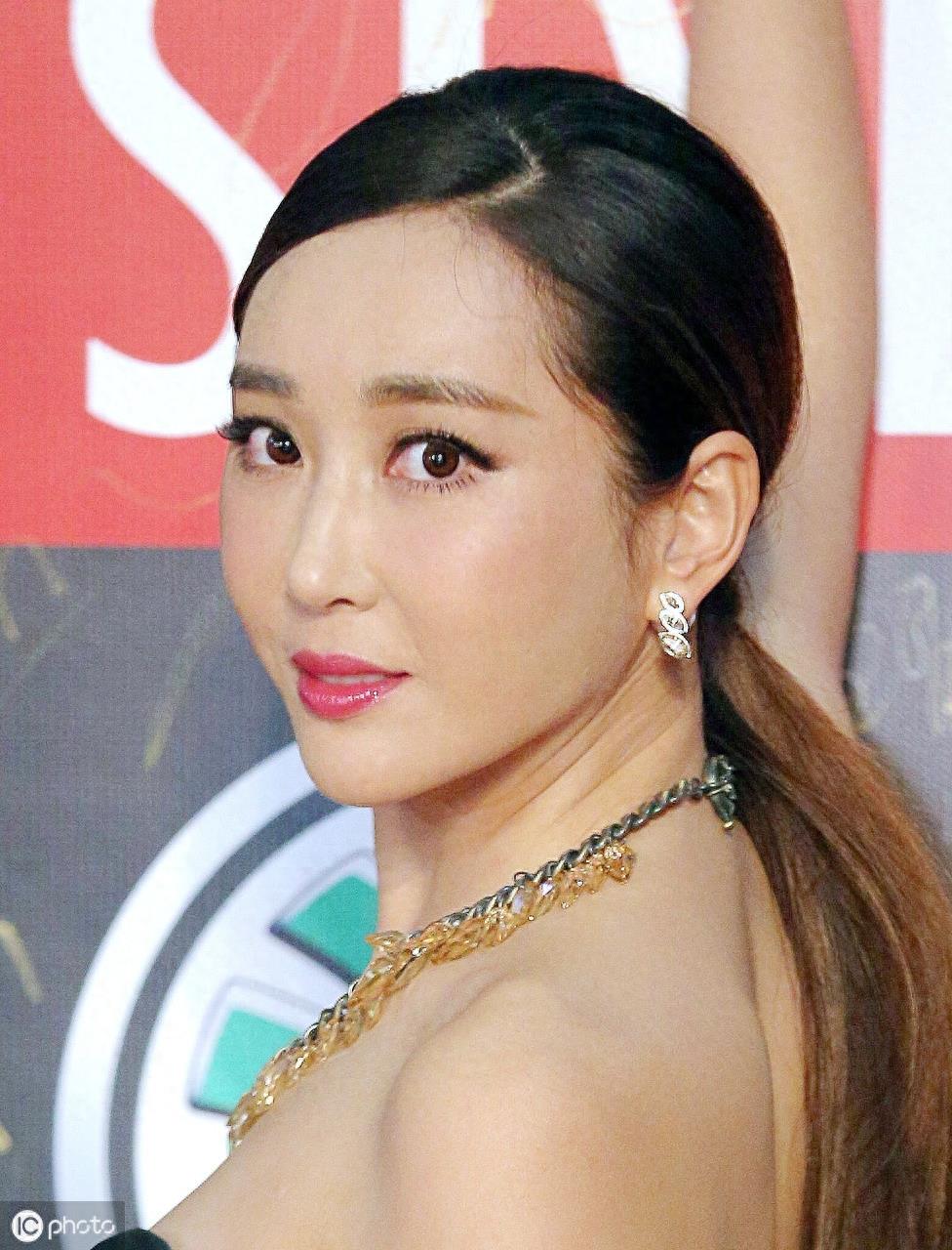 “展昭”严屹宽的老婆杜若溪,是郭靖宇的御用演员,本人也很漂亮