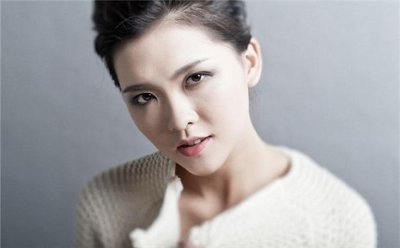 ​实力派演员王洋，23岁大学未毕业选择结婚，婚后生活甜蜜！