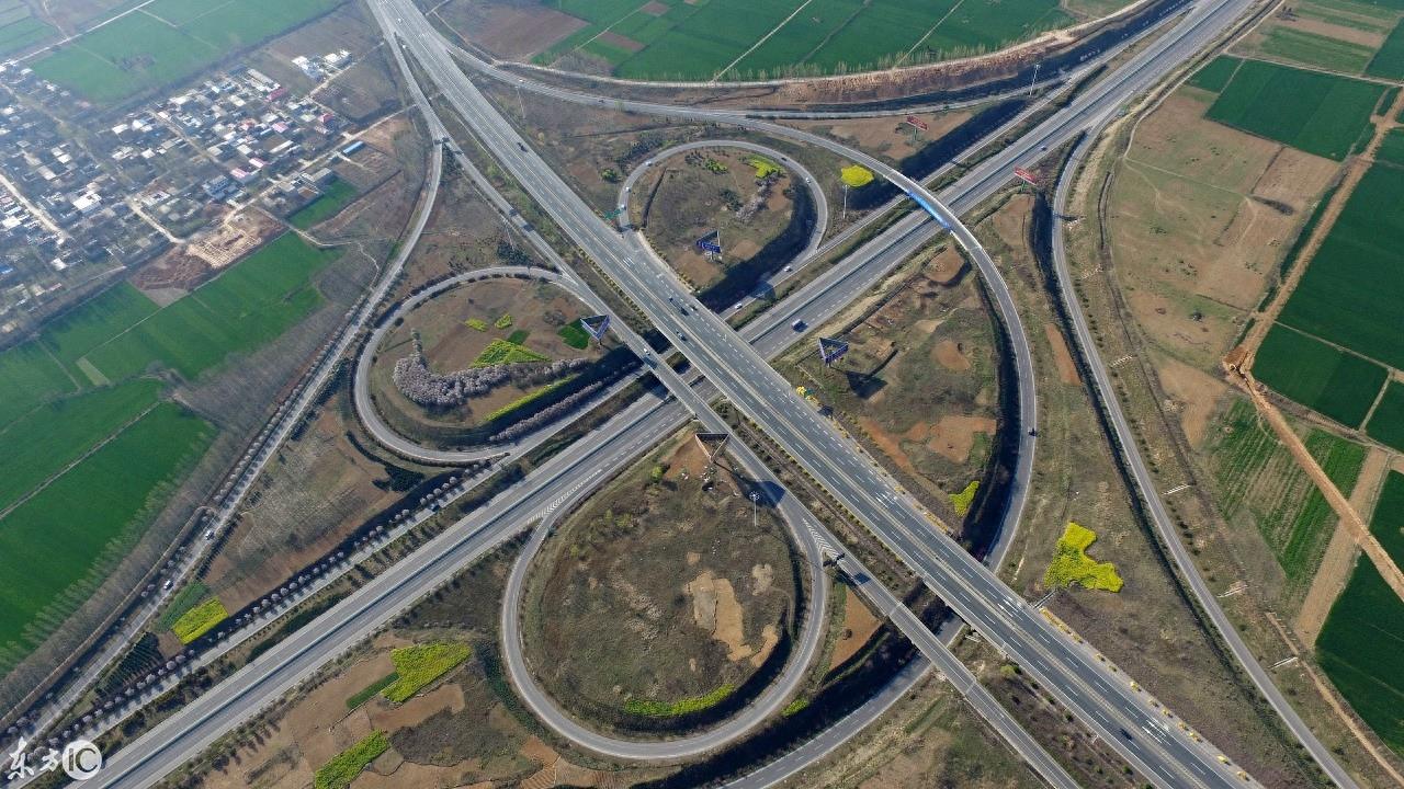 航拍郑尧高速与永登高速,区位交通优势凸显