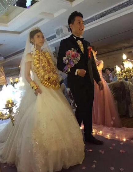 意尔康老总女儿婚礼布置300 万，酒席费1500 万，嫁妆1亿0588万元