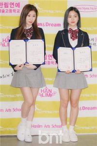 ​翰林艺高举行毕业典礼 ITZY&Somi等艺人出席