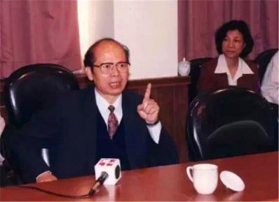 ​他59岁任广东省委书记，67岁英年早逝，嘱咐儿女别告诉百岁母亲