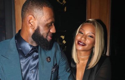 ​花花公子模特，与科比发生关系走红，瓦妮莎为她申请离婚