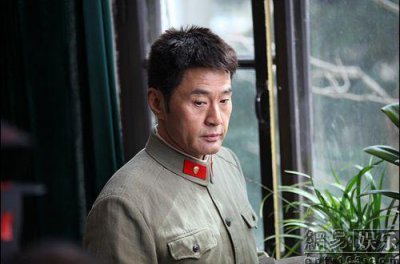 ​演员，于荣光