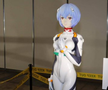 ​EVA初代三无女神绫波丽真人比例立像公开 六位数预算土豪专享