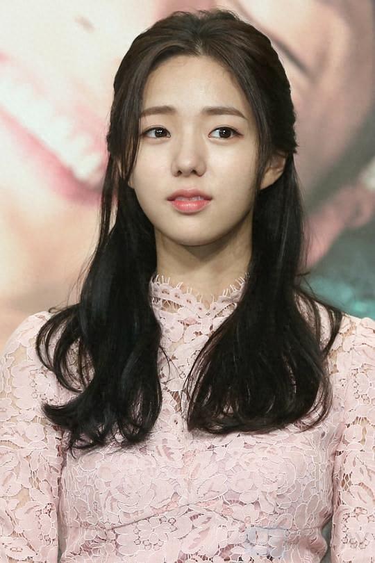 组图:韩国女演员蔡秀彬