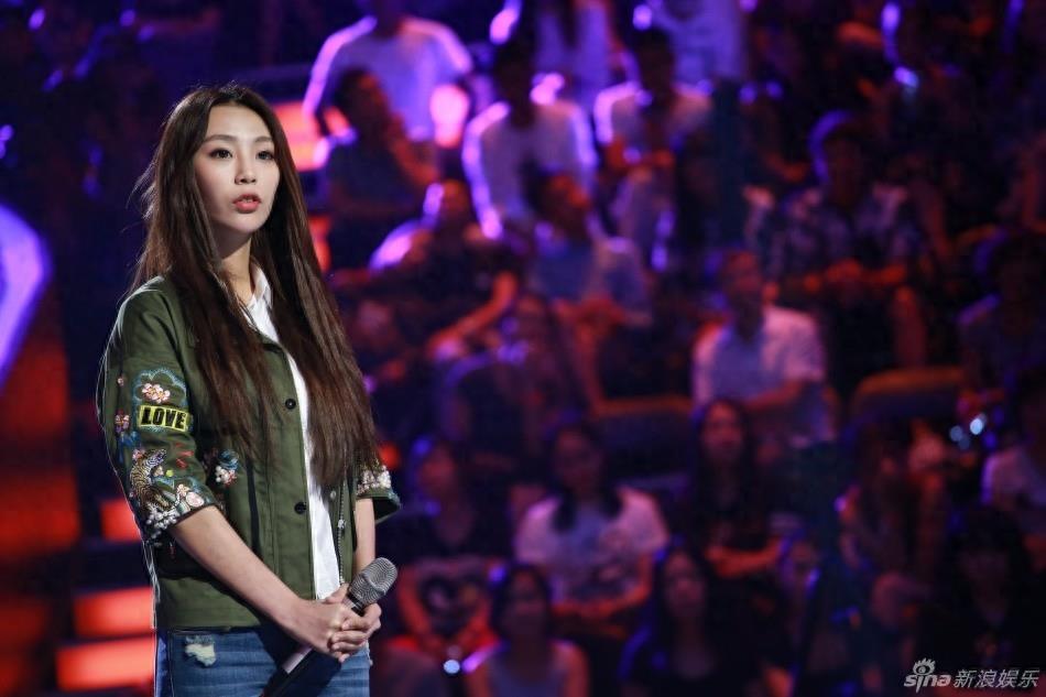 汪峰徐歌阳不受不雅视频影响，导师牵手力挺新声音小鲜肉