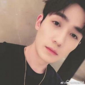 ​190211 朱一龙搞笑表情包已安排 春节亲朋好友斗图不用愁