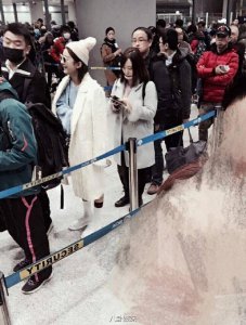 ​赵丽颖经济舱亲民低调？没文化双商感人深扒赵丽颖上位史及黑料