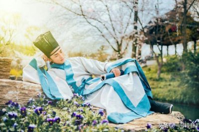 ​词坛霸主李煜的四首经典代表作，首首绝美感人，惊艳了千年岁月！