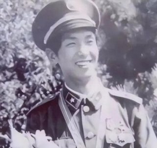 ​“枪神”悍匪田明建，一人激战6000军警，单手换弹夹沿用至今