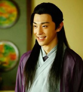 ​《楚乔传》里的萧策没死，又穿越到了民国，变成了朗月轩