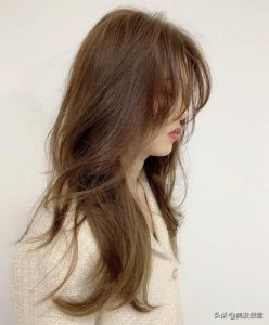 ​优雅又时尚的蜜茶棕色染发方法，这样调配，染得颜色更百搭