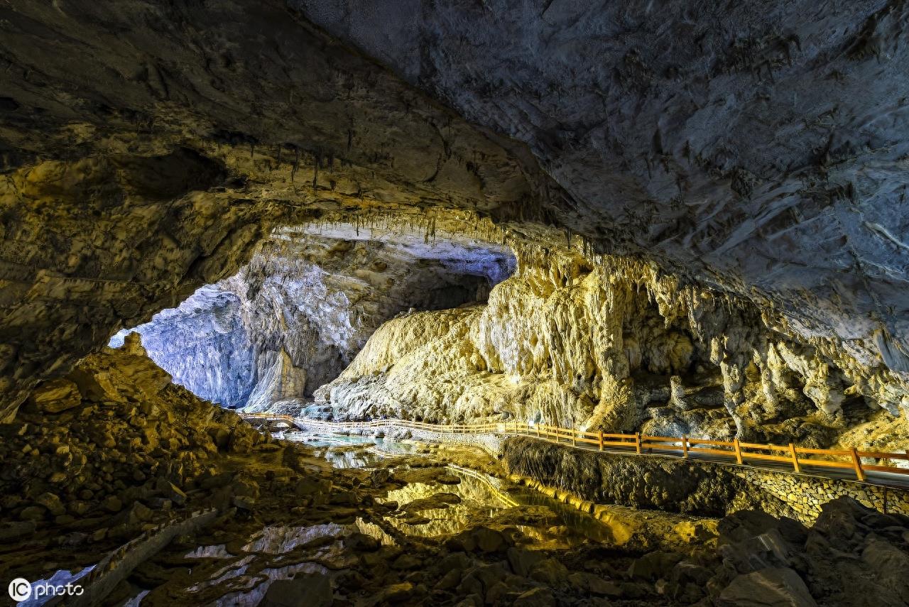 广西此洞穴被称为“天下第一洞”,是一个雄伟壮观的石灰岩溶洞