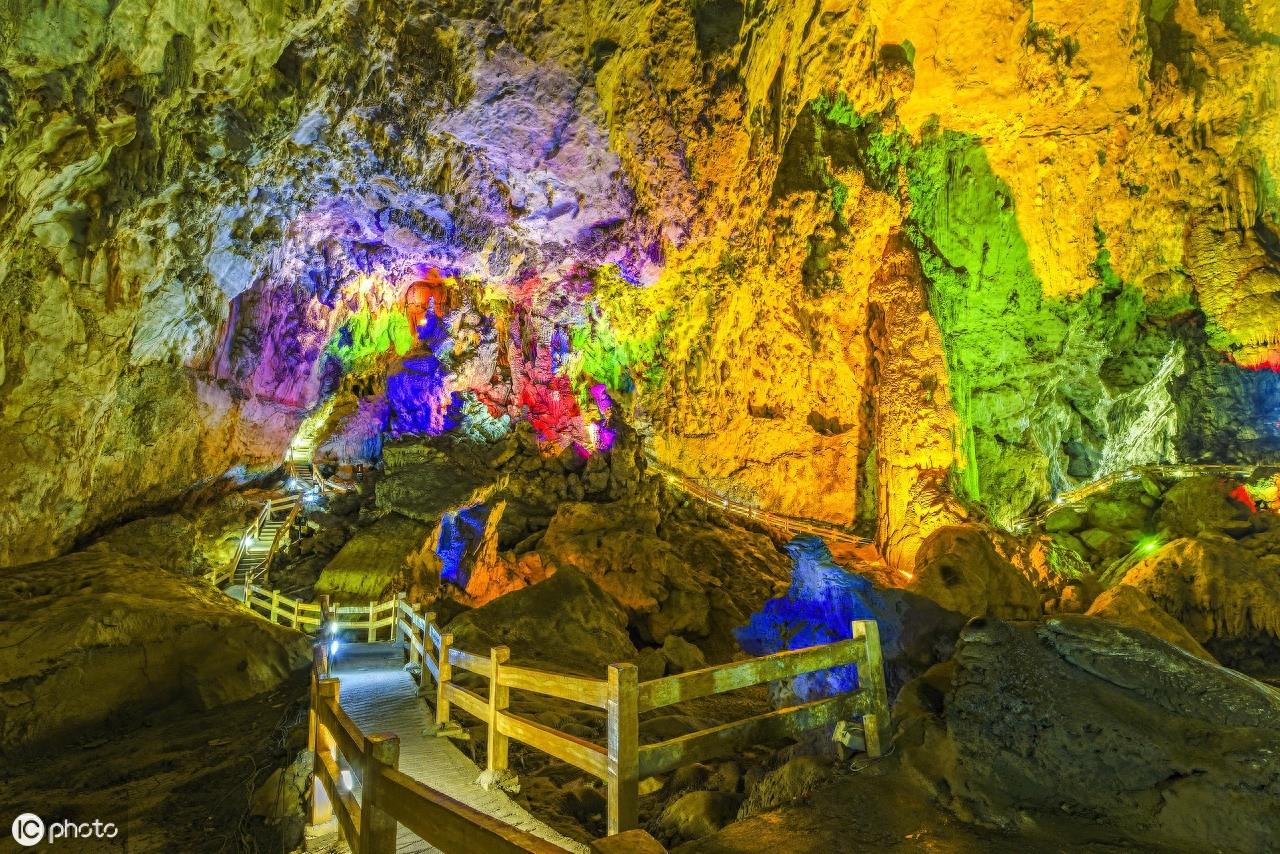 广西此洞穴被称为“天下第一洞”,是一个雄伟壮观的石灰岩溶洞