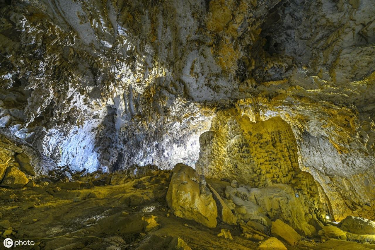 广西此洞穴被称为“天下第一洞”,是一个雄伟壮观的石灰岩溶洞