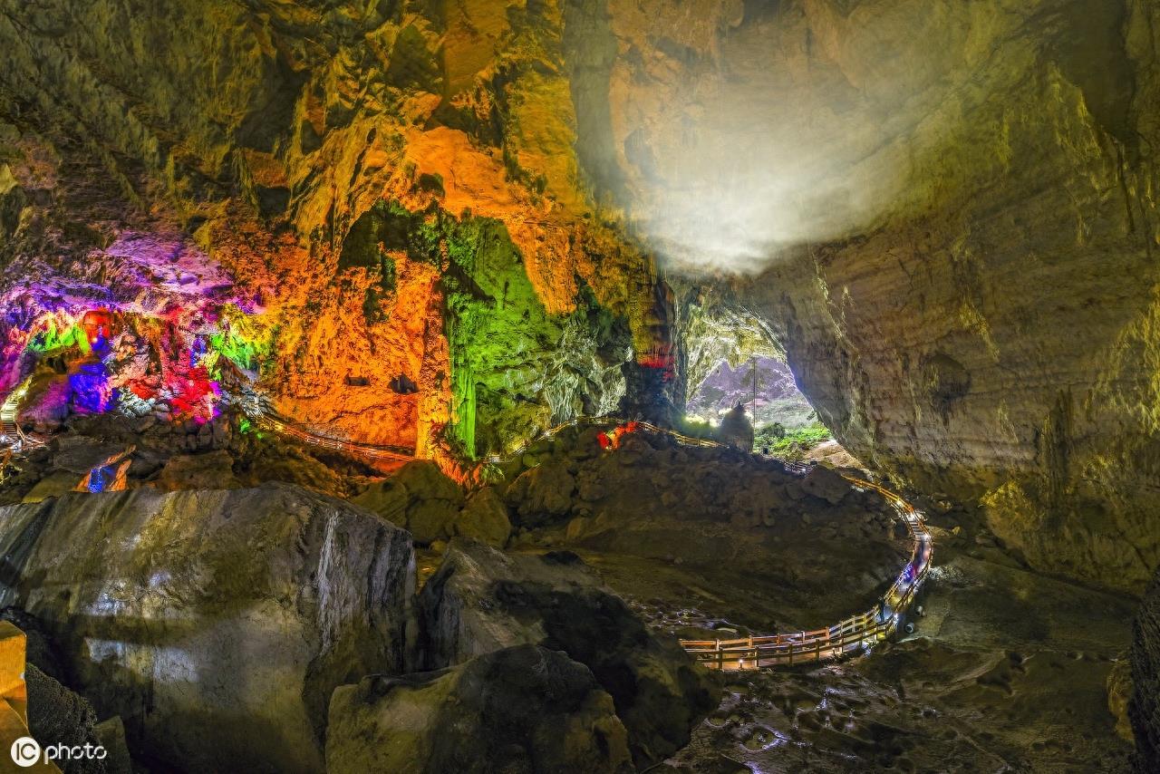 广西此洞穴被称为“天下第一洞”,是一个雄伟壮观的石灰岩溶洞