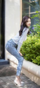 ​性感名册之模特杨晨晨牛仔裤写真照