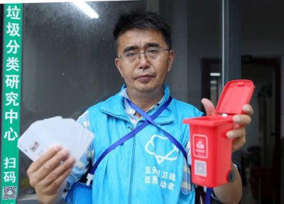 ​在养猪场灵机一动，他首创“网红猪”通俗垃圾分类法