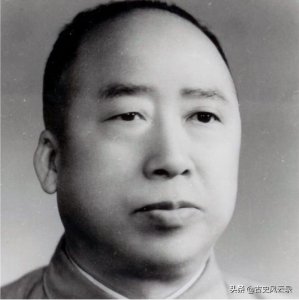 ​他在军中地位极高，连林总都要听他的命令，55年为何未授到衔