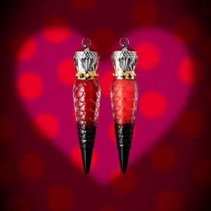 ​红底高跟鞋设计的鼻祖，CL高跟鞋让你的性感从人群中脱颖而出