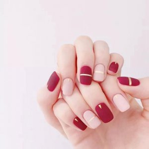 ​磨砂质感的美甲 让人不能拒绝的美甲款式