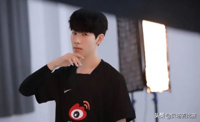 ​Theshy手臂伤疤再次曝光！原来伤口这么大！WBG官博光速删图打码