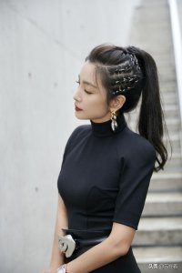 ​李冰冰写真美照曝光，黑衣凸显女性美