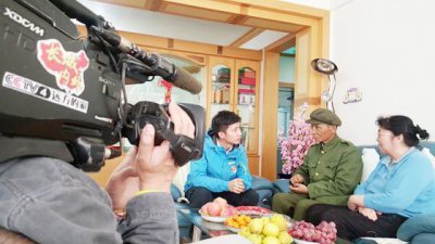 ​央视《远方的家--长城内外》栏目组走进巴州