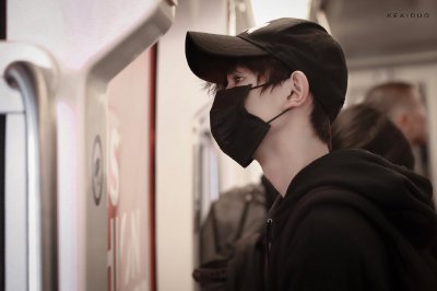 ​三小只最近怎么了？王俊凯被摸腰，易烊千玺“别碰我”，王源最惨