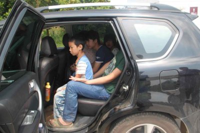 ​五座车坐5大人1小孩，算不算超载？网友问爆的问题终于有答案了