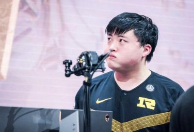 ​终于官宣！LPL传奇选手Uzi宣布退役 一代人的青春结束了