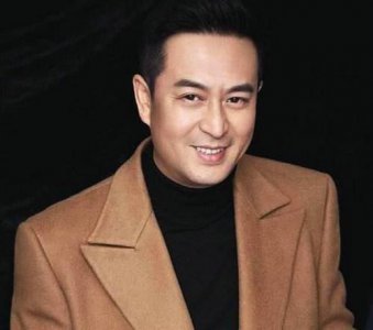 ​“关中汉子”张嘉译，二婚娶王海燕，40岁才得女，15年甘做妻管严