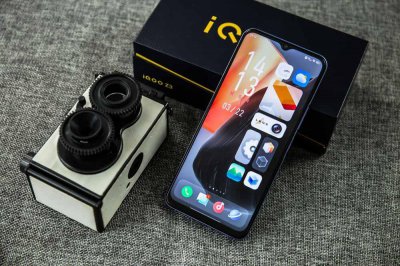 ​骁龙768G+120Hz高刷+55W闪充 iQOO Z3评测