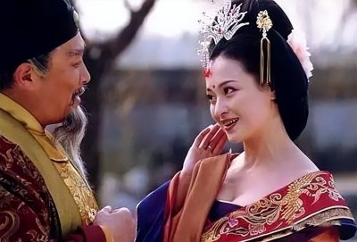 ​画家笔下的《贵妃出浴图》有多美？香艳婀娜，总有一幅打动你！