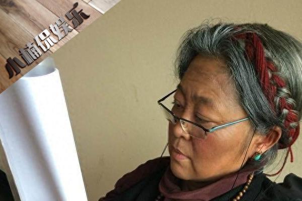 59岁倪萍全家近照,历经五段感情,18岁儿子长相英俊