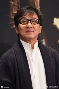 ​成龙有几个老婆排名（成龙的妻子是怎样的一个女人）