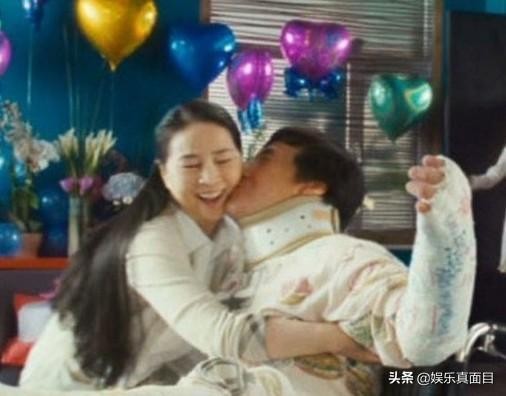 成龙有几个老婆排名（成龙的妻子是怎样的一个女人）(9)