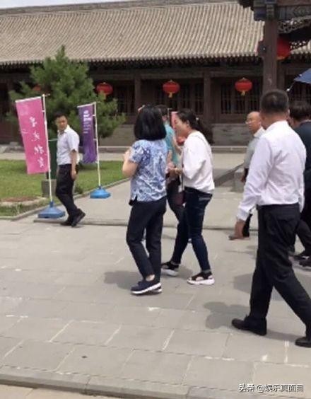 成龙有几个老婆排名（成龙的妻子是怎样的一个女人）(11)