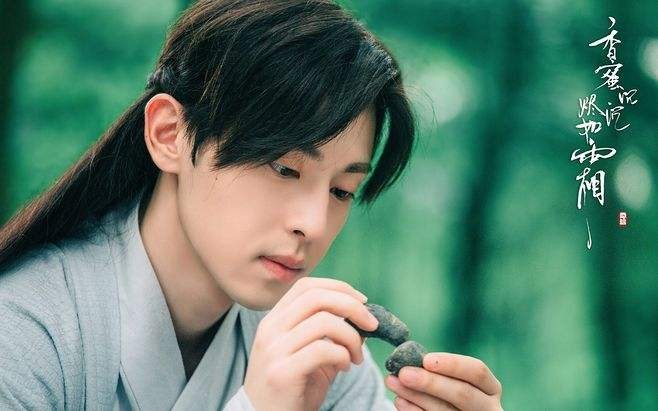 邓伦家境如何个人资料背景大揭秘实力惊人？邓伦的资源为何这么好