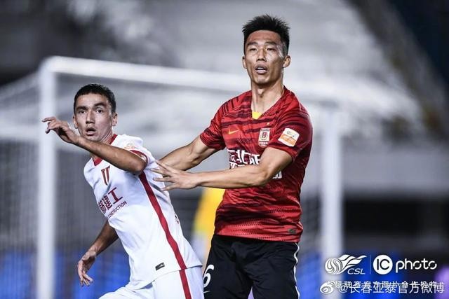 上海上港球员傅欢(傅欢染红贺惯)(2)