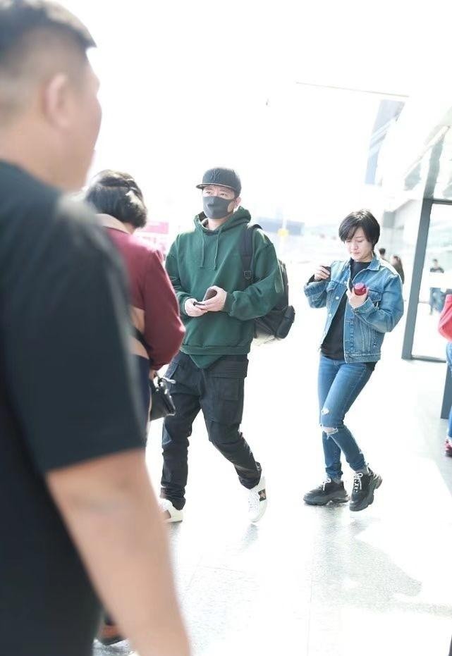 郭京飞的老婆是谁（郭京飞罕见携妻走机场）