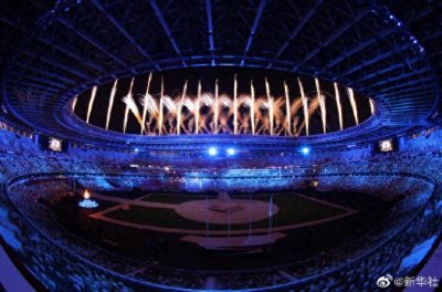​东京奥运会闭幕式正在进行 | 现场出现“光之五环”