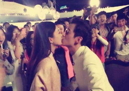 何炅赵丽颖到底怎么了微博为何取关？何炅赵丽颖关系被扒揭秘隐情