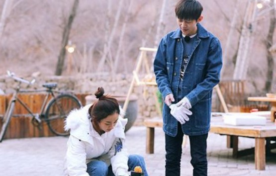 何炅赵丽颖到底怎么了微博为何取关？何炅赵丽颖关系被扒揭秘隐情