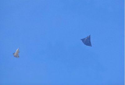 ​美军判定轰20已难产！话音刚落，疑似中国轰20亮相首飞