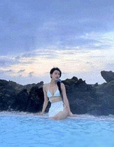 ​30岁孙怡素颜泳装照曝光！穿白色比基尼显好身材