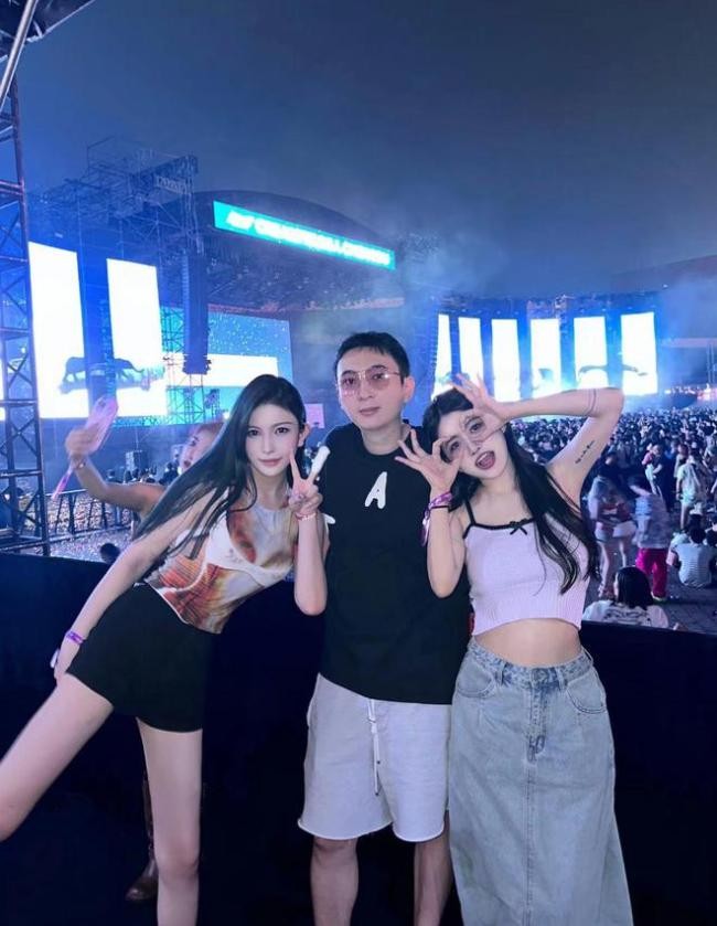 王思聪为已育网红亲自烤串!穿4千